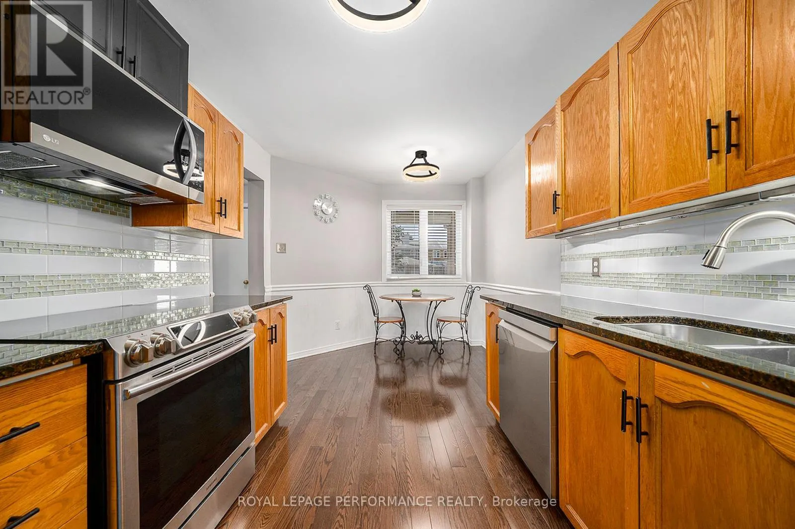 29 HUMMINGBIRD CRESCENT