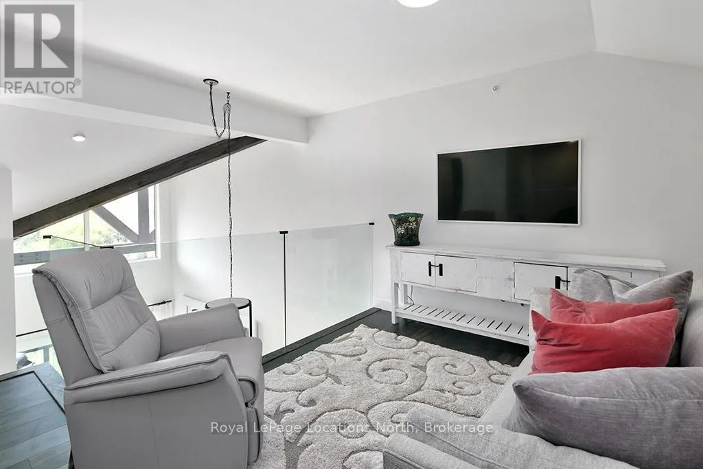 404 - 18 BECKWITH LANE, #404
