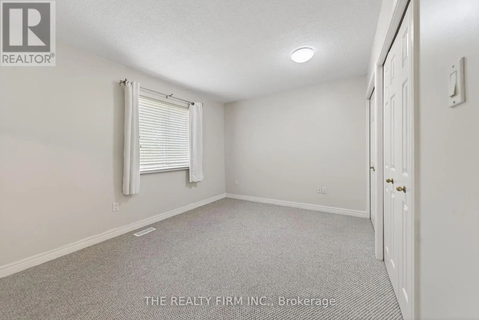 33 STONEYCREEK CRESCENT