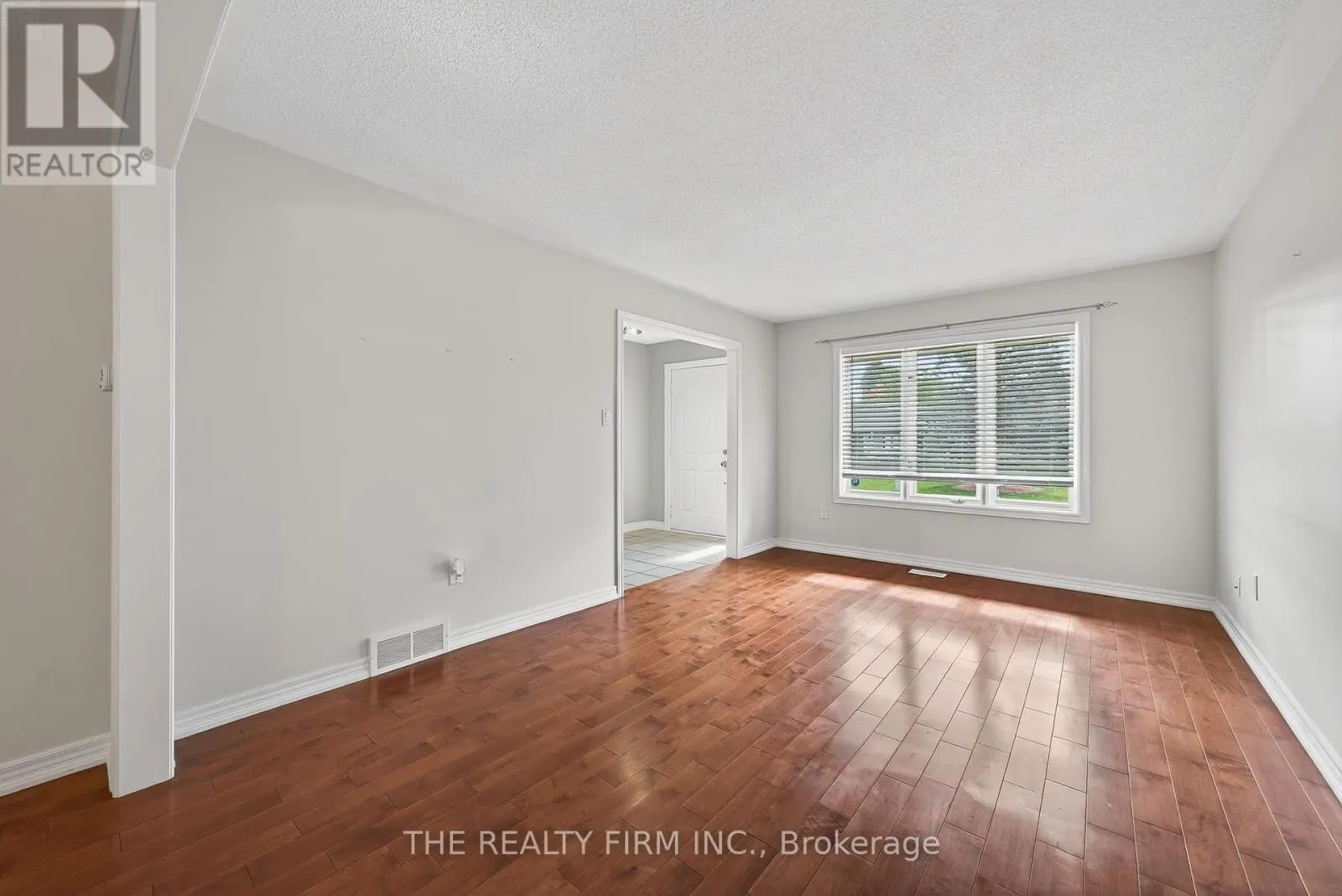 33 STONEYCREEK CRESCENT