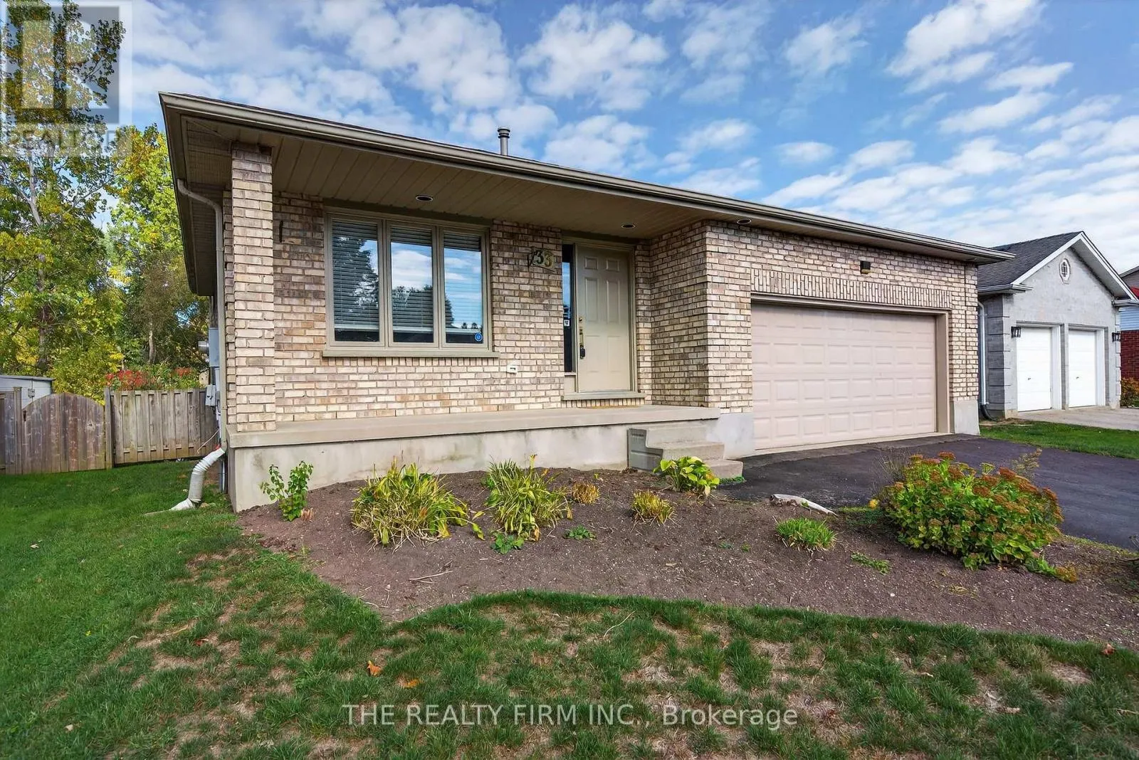33 STONEYCREEK CRESCENT