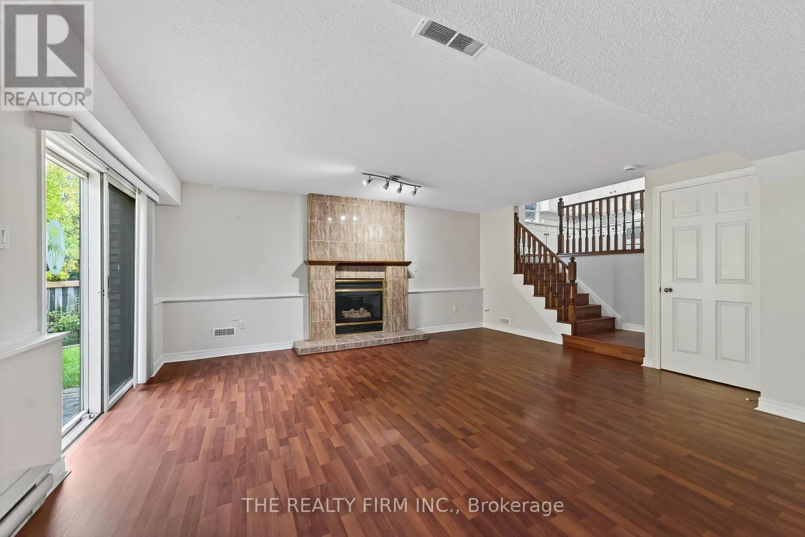33 STONEYCREEK CRESCENT