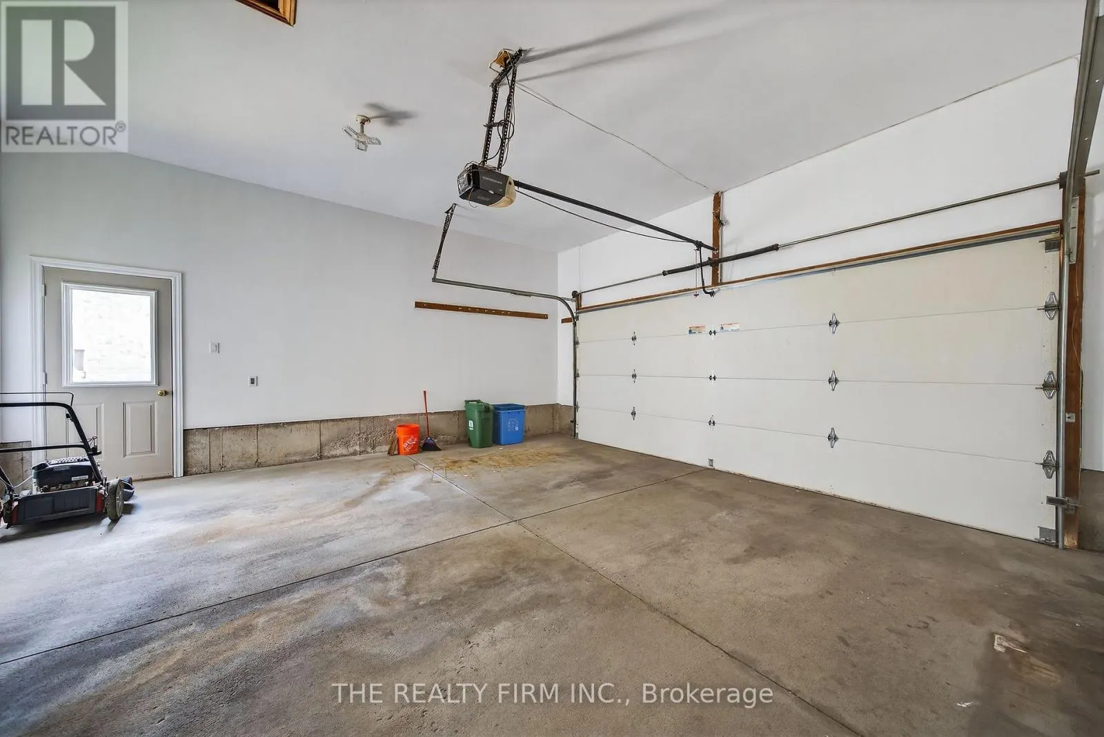 33 STONEYCREEK CRESCENT