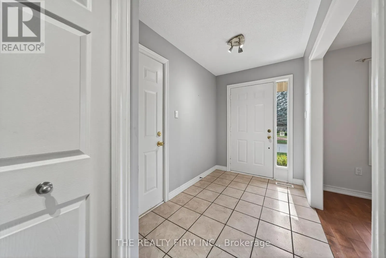 33 STONEYCREEK CRESCENT