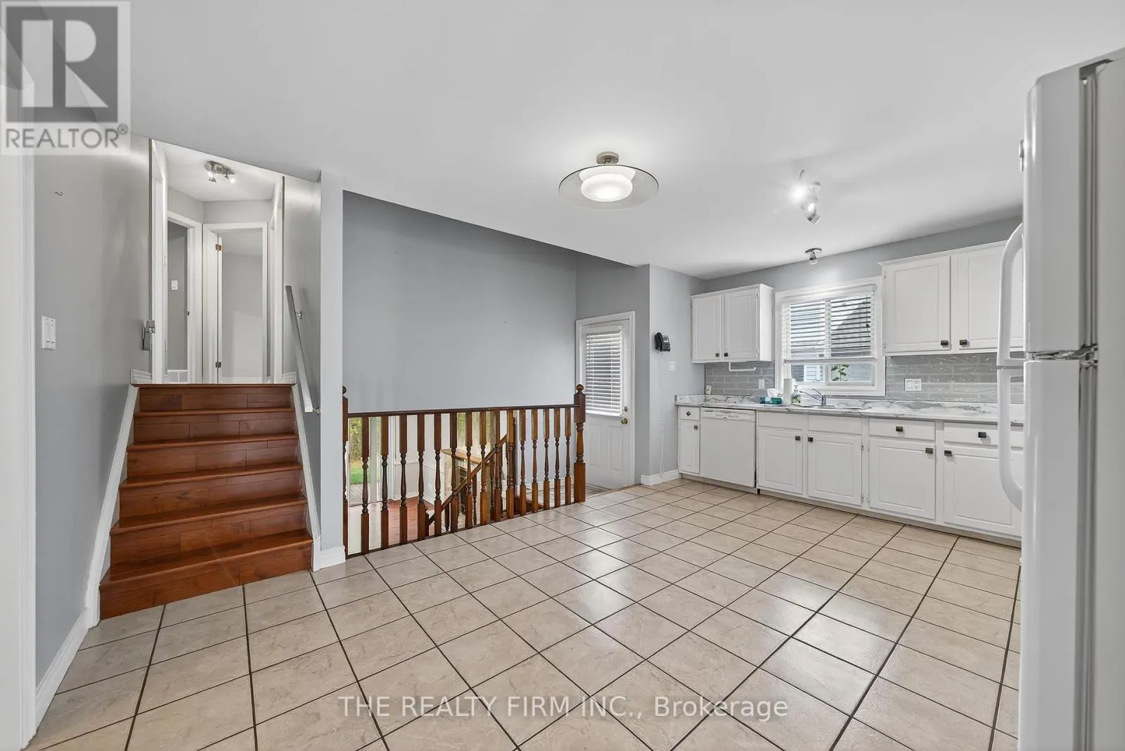 33 STONEYCREEK CRESCENT