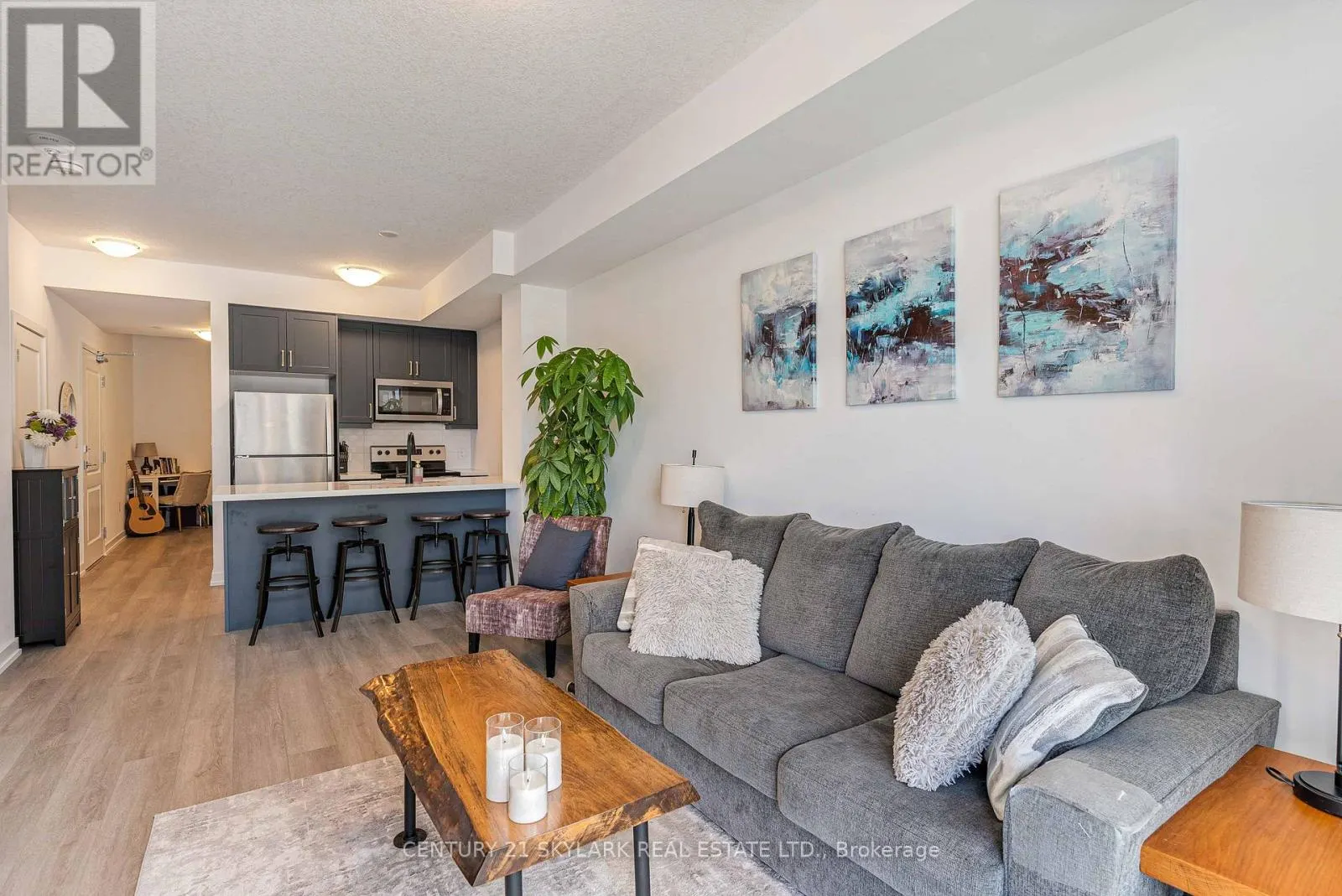 701 - 460 DUNDAS STREET E