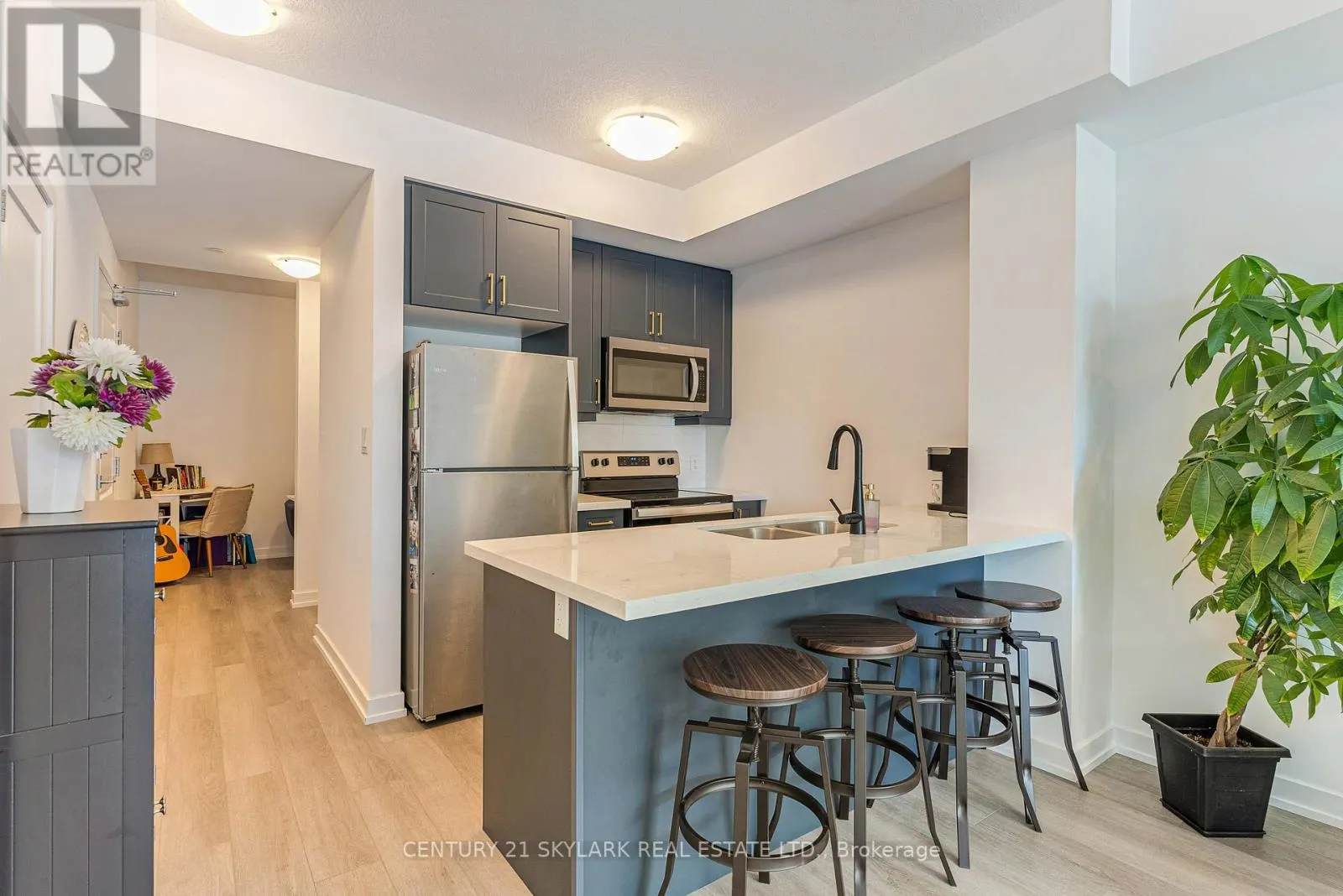 701 - 460 DUNDAS STREET E