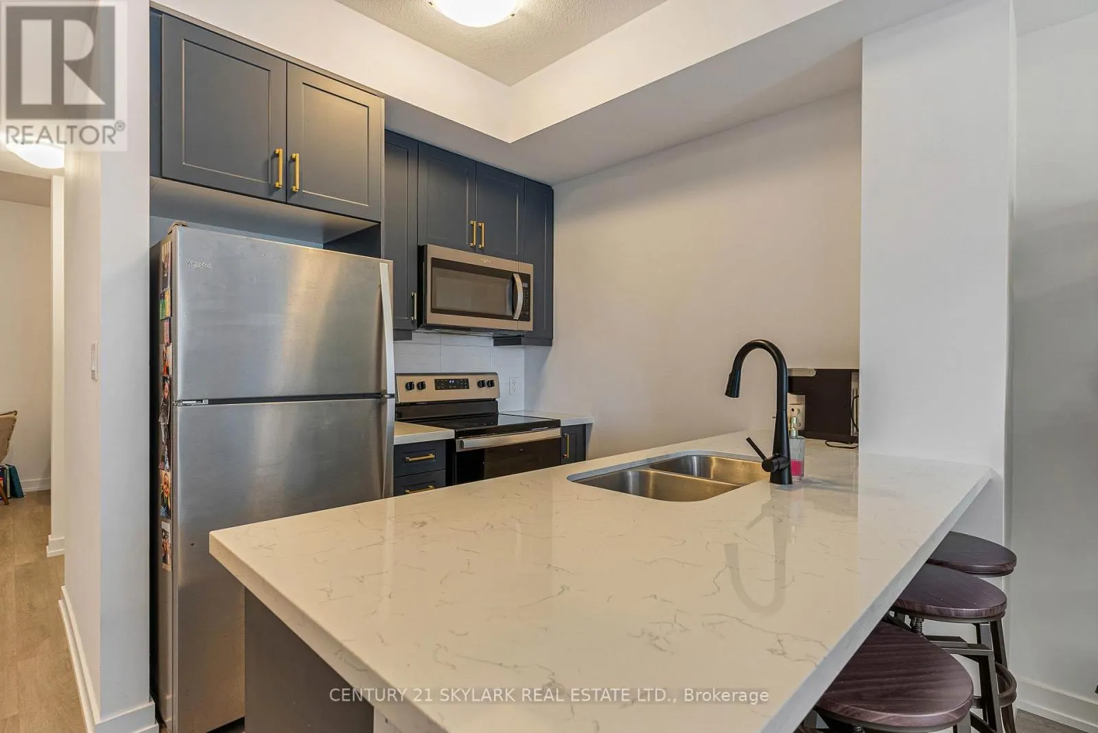 701 - 460 DUNDAS STREET E
