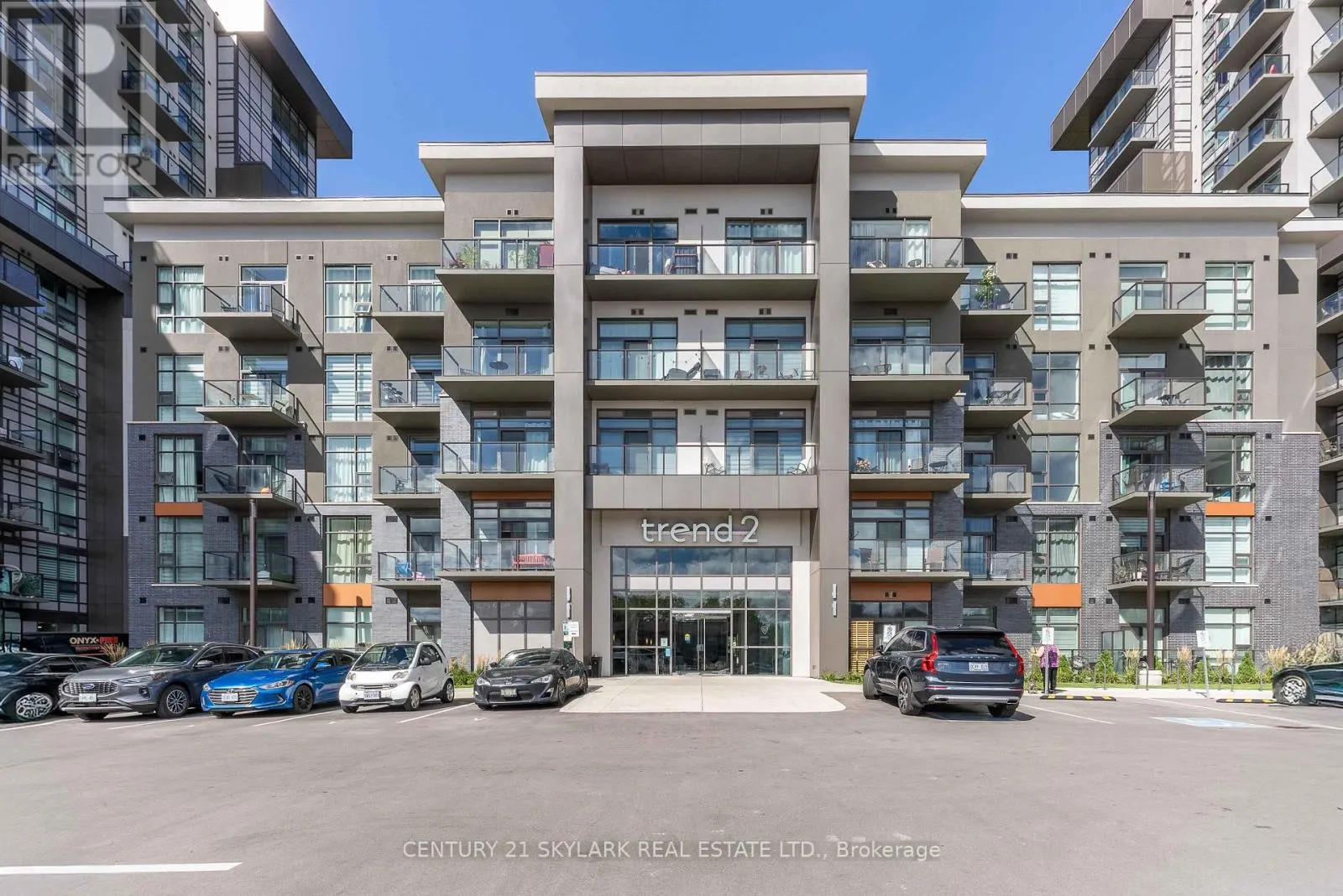701 - 460 DUNDAS STREET E
