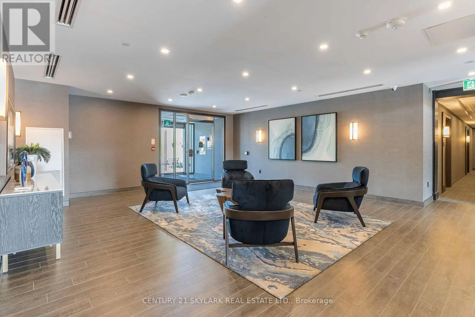 701 - 460 DUNDAS STREET E