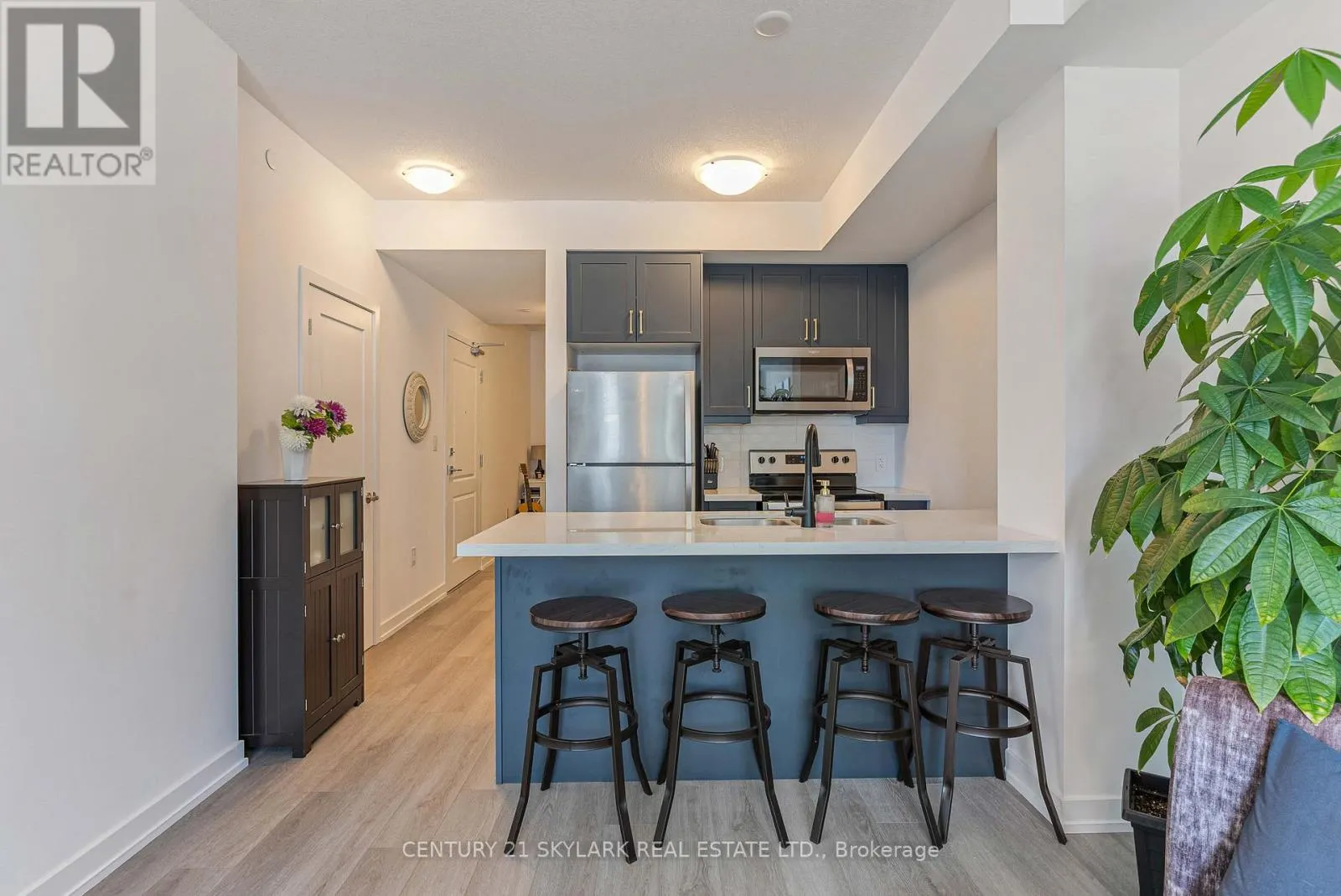 701 - 460 DUNDAS STREET E