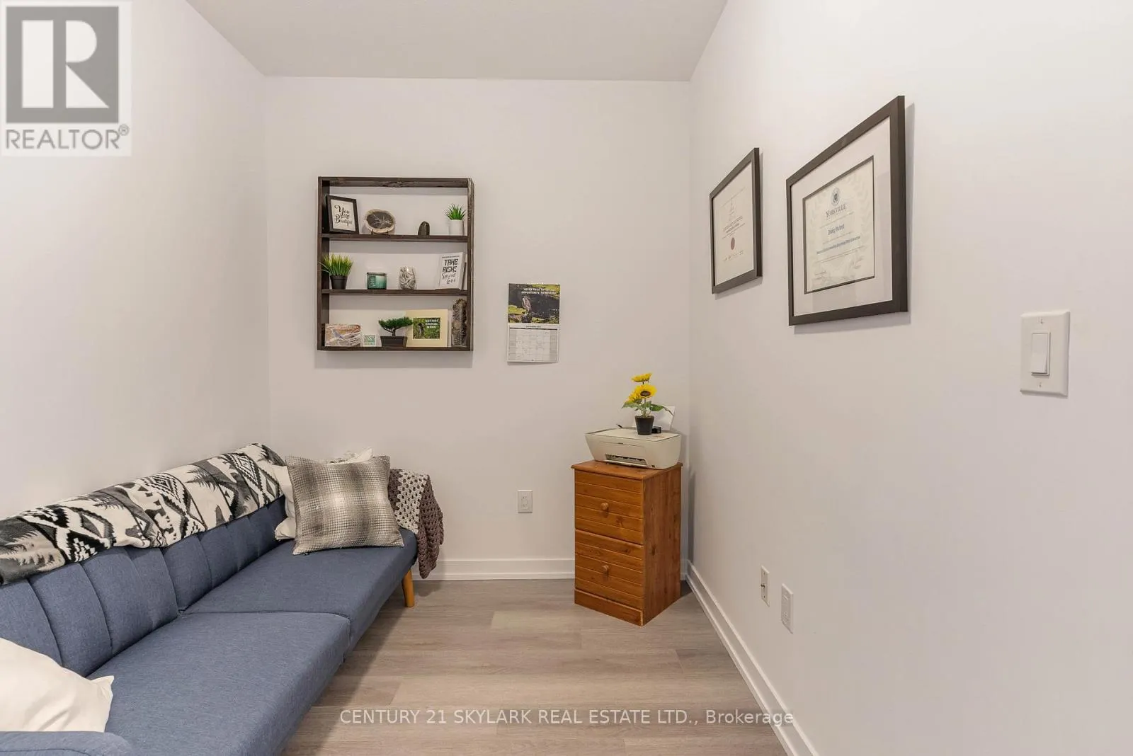701 - 460 DUNDAS STREET E