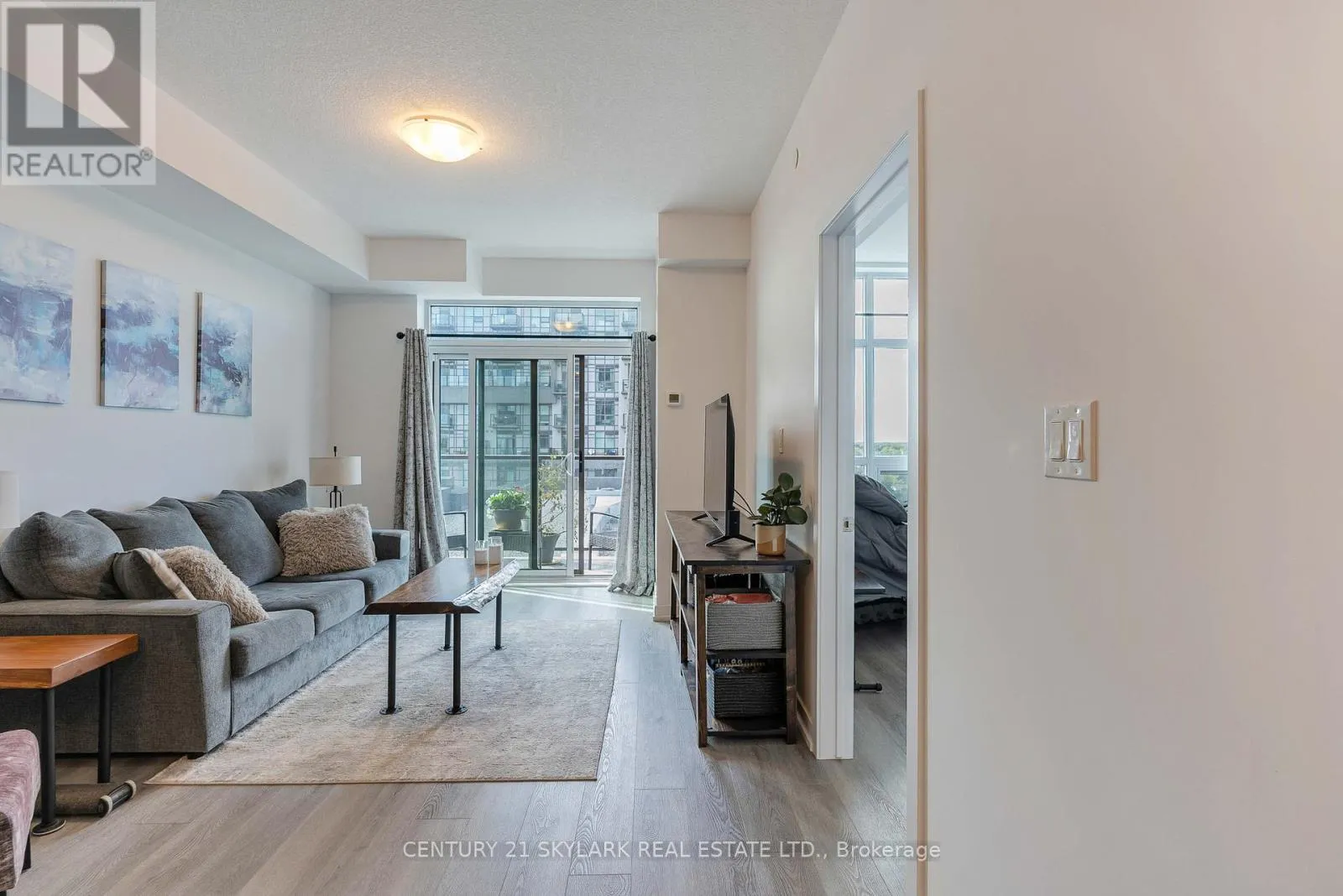 701 - 460 DUNDAS STREET E
