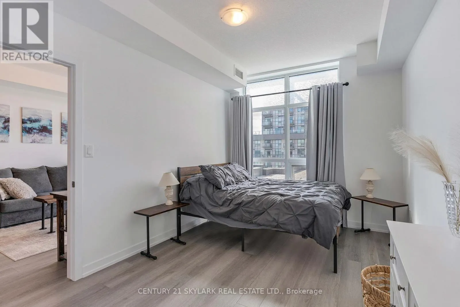 701 - 460 DUNDAS STREET E