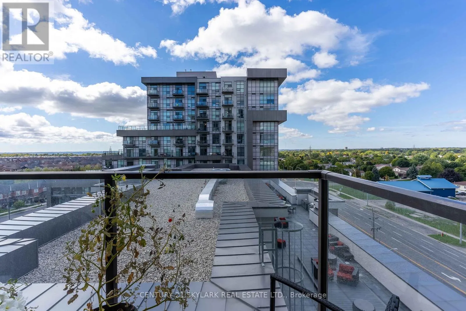 701 - 460 DUNDAS STREET E
