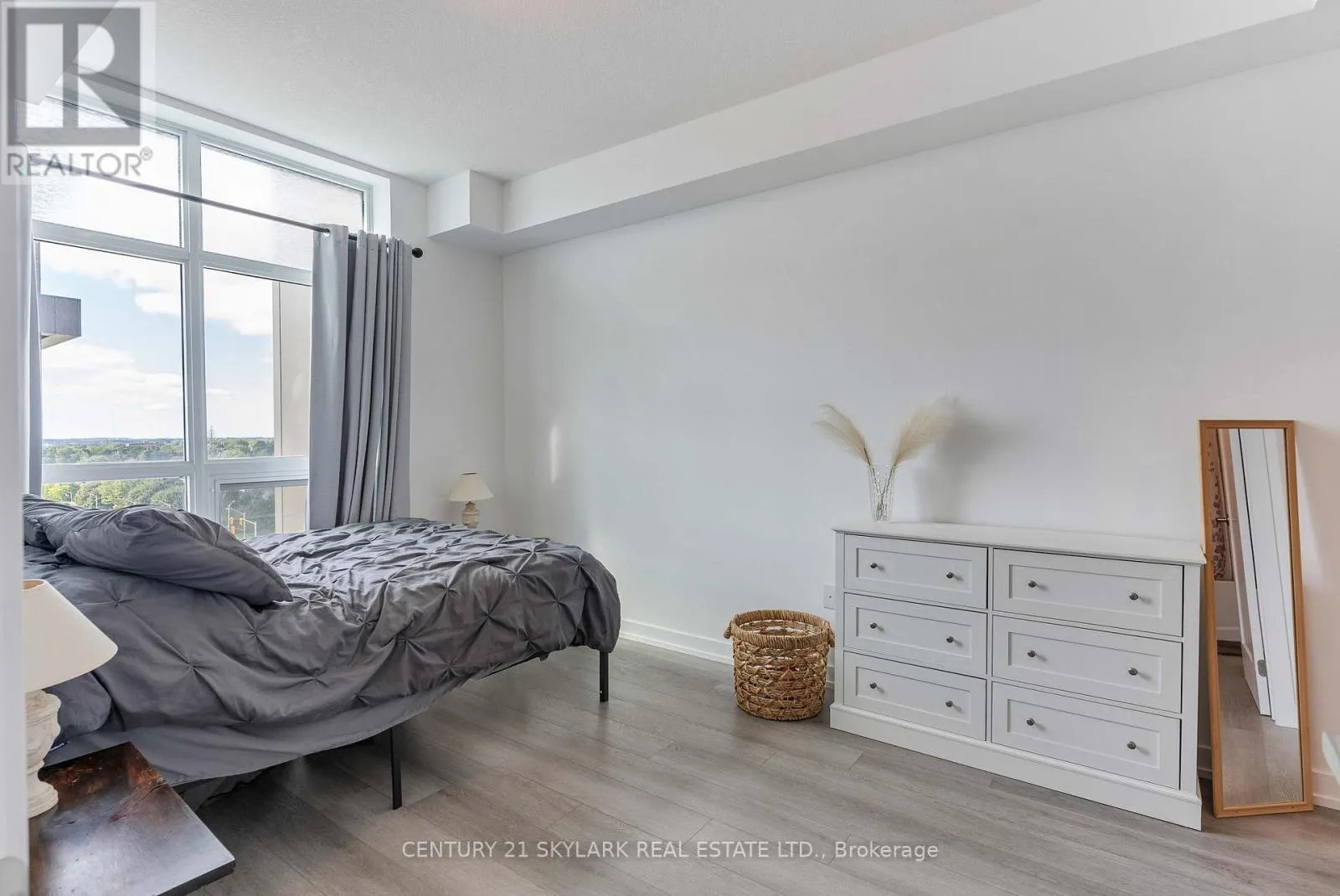 701 - 460 DUNDAS STREET E