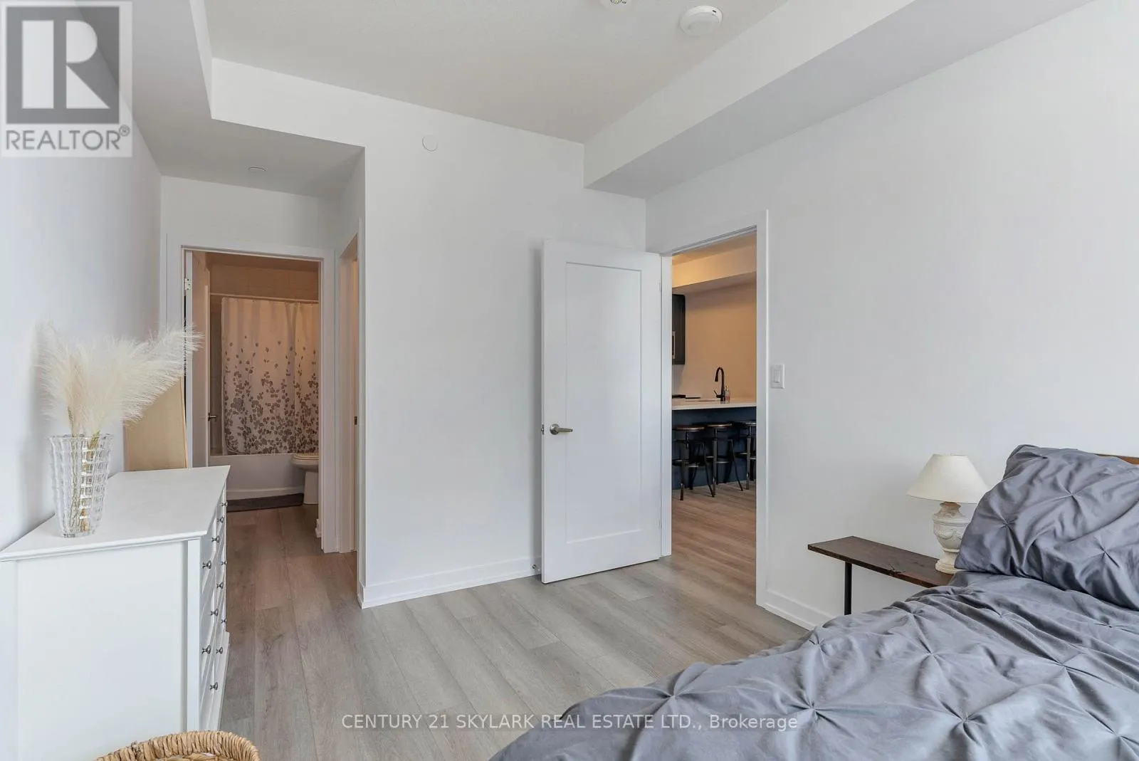 701 - 460 DUNDAS STREET E