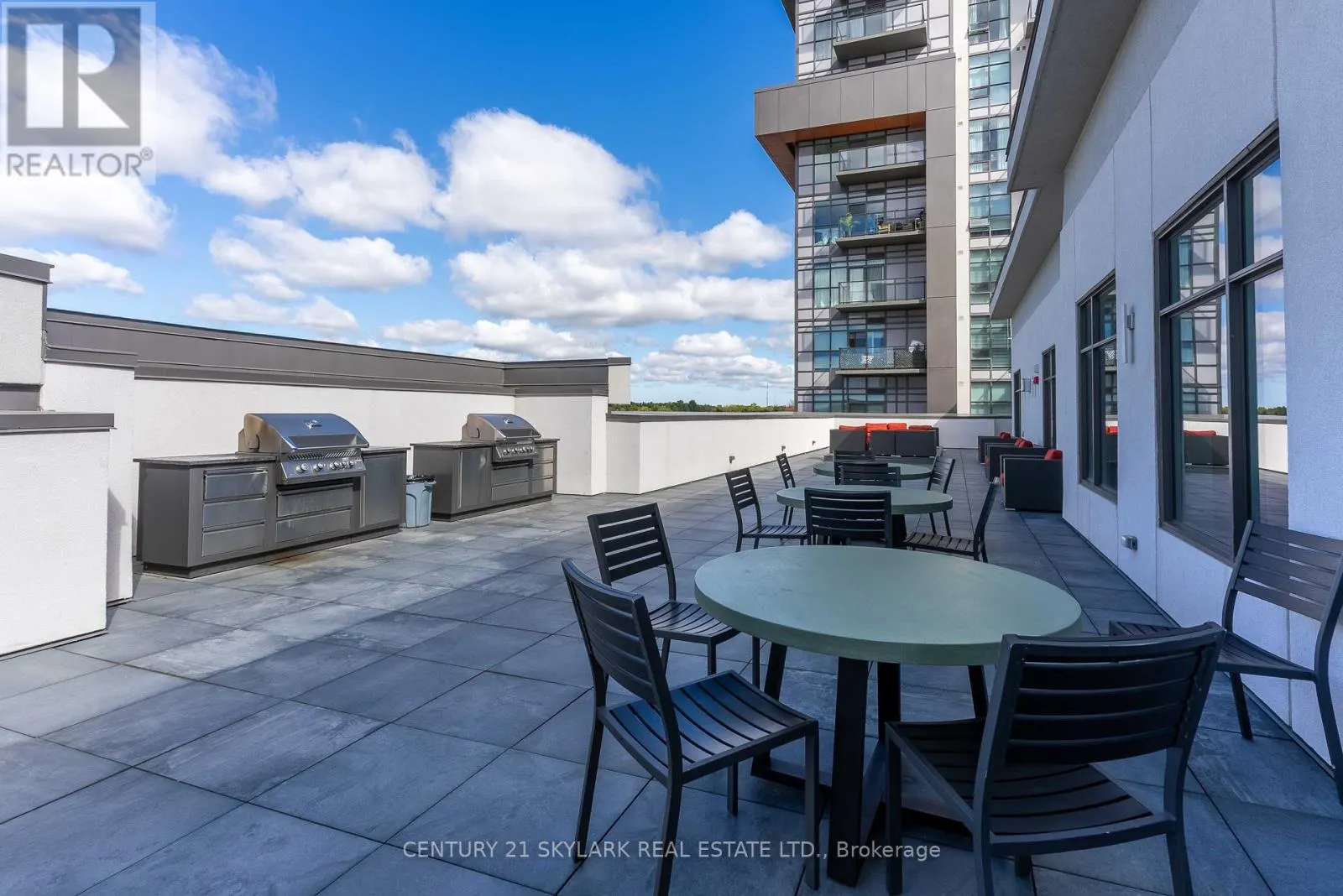 701 - 460 DUNDAS STREET E