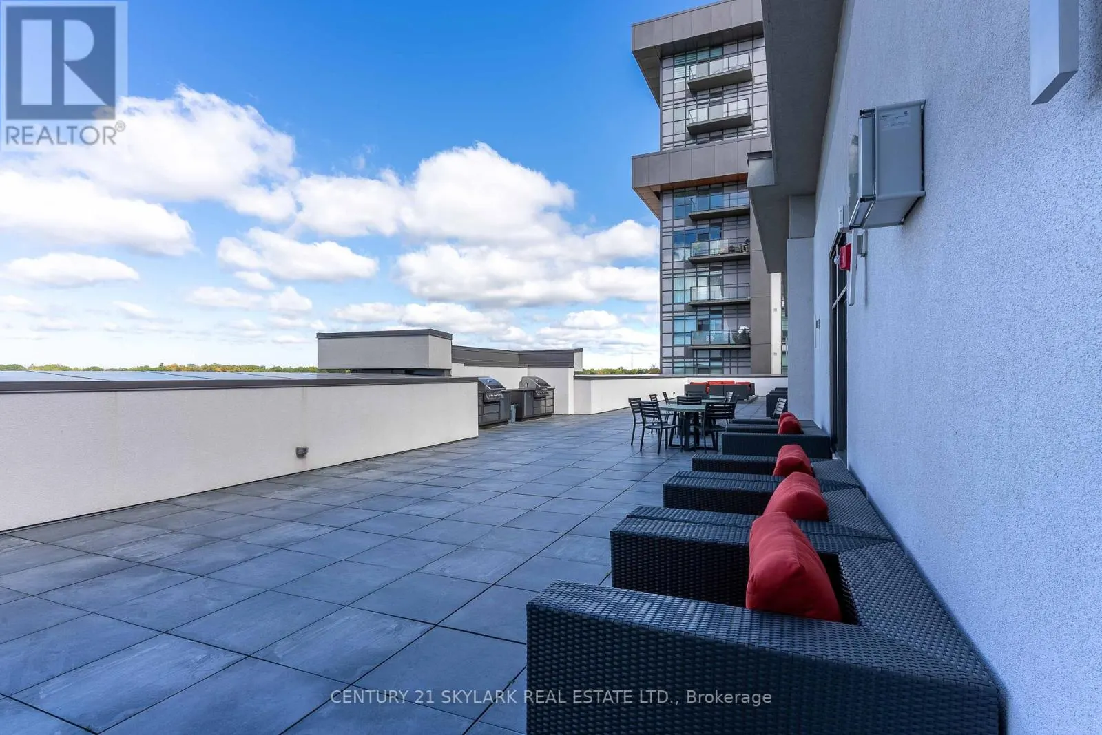 701 - 460 DUNDAS STREET E