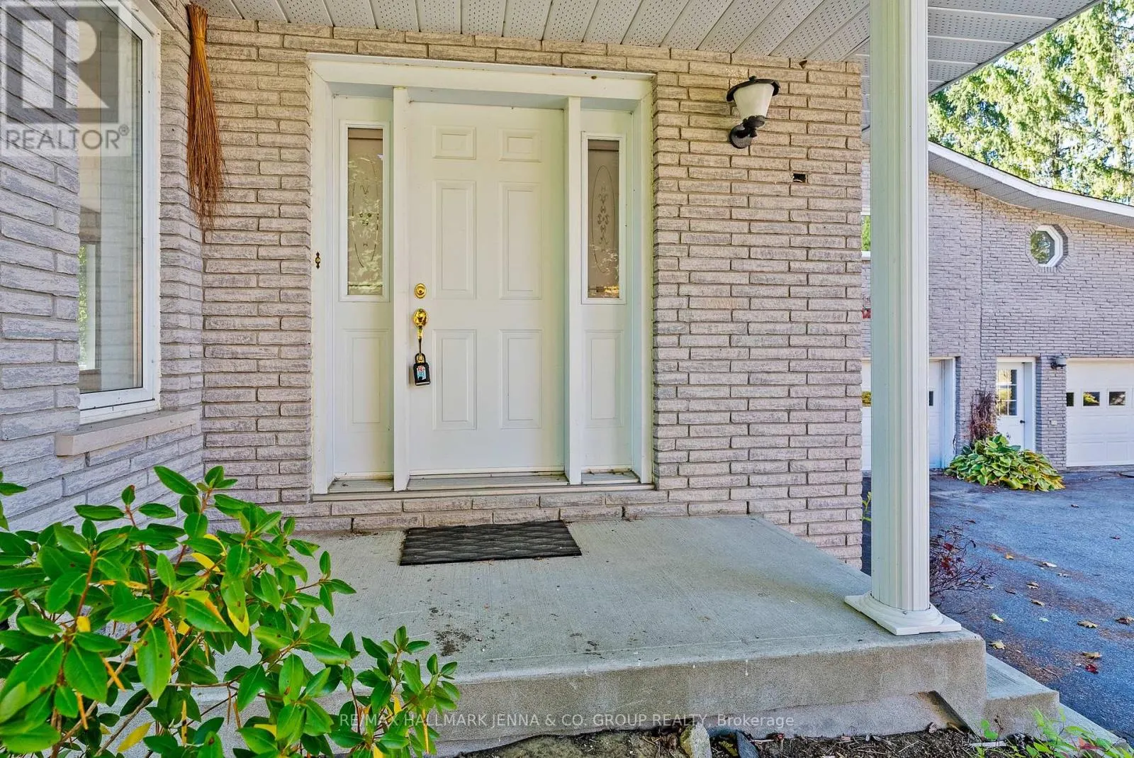 2928 SEGUIN ROAD