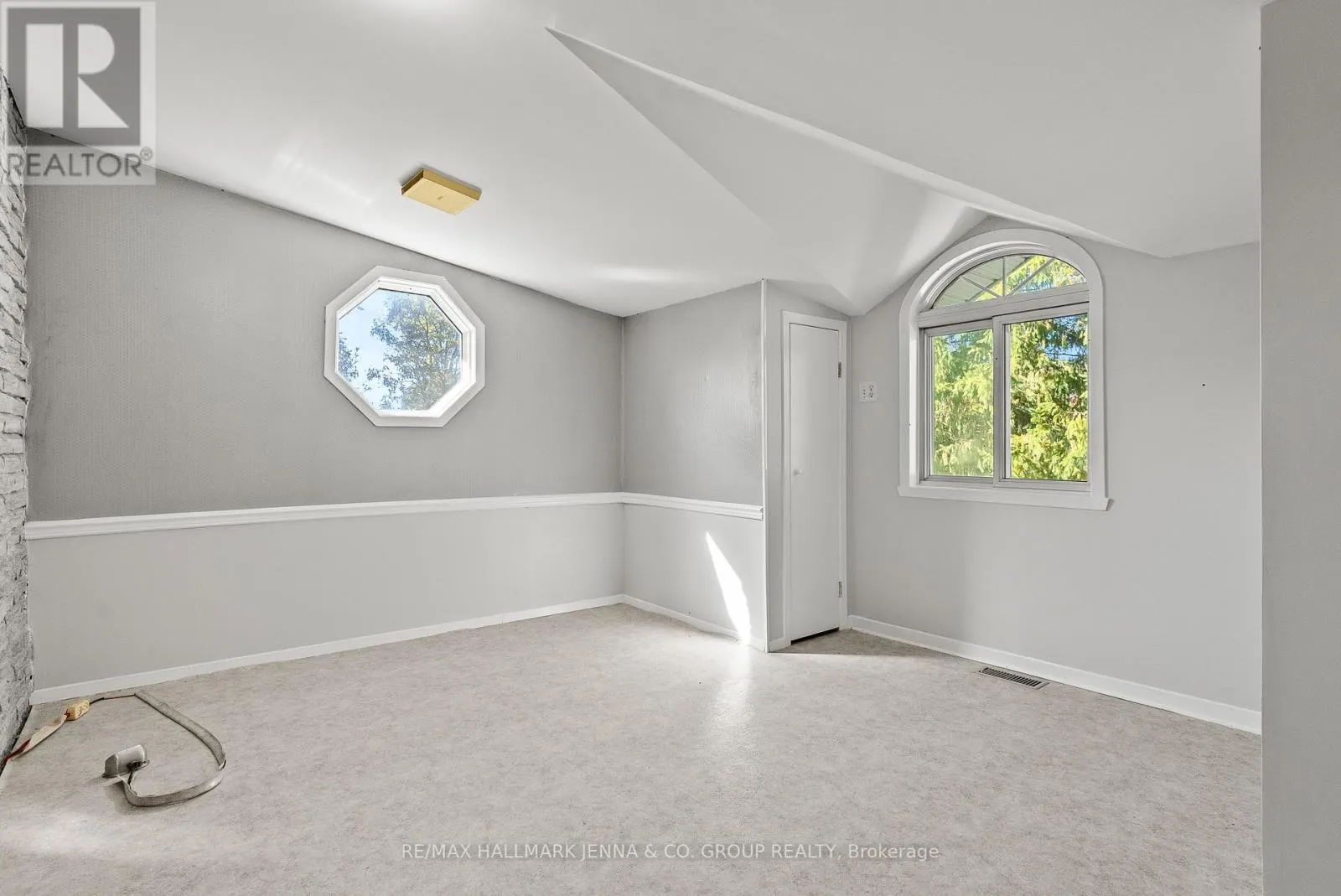 2928 SEGUIN ROAD