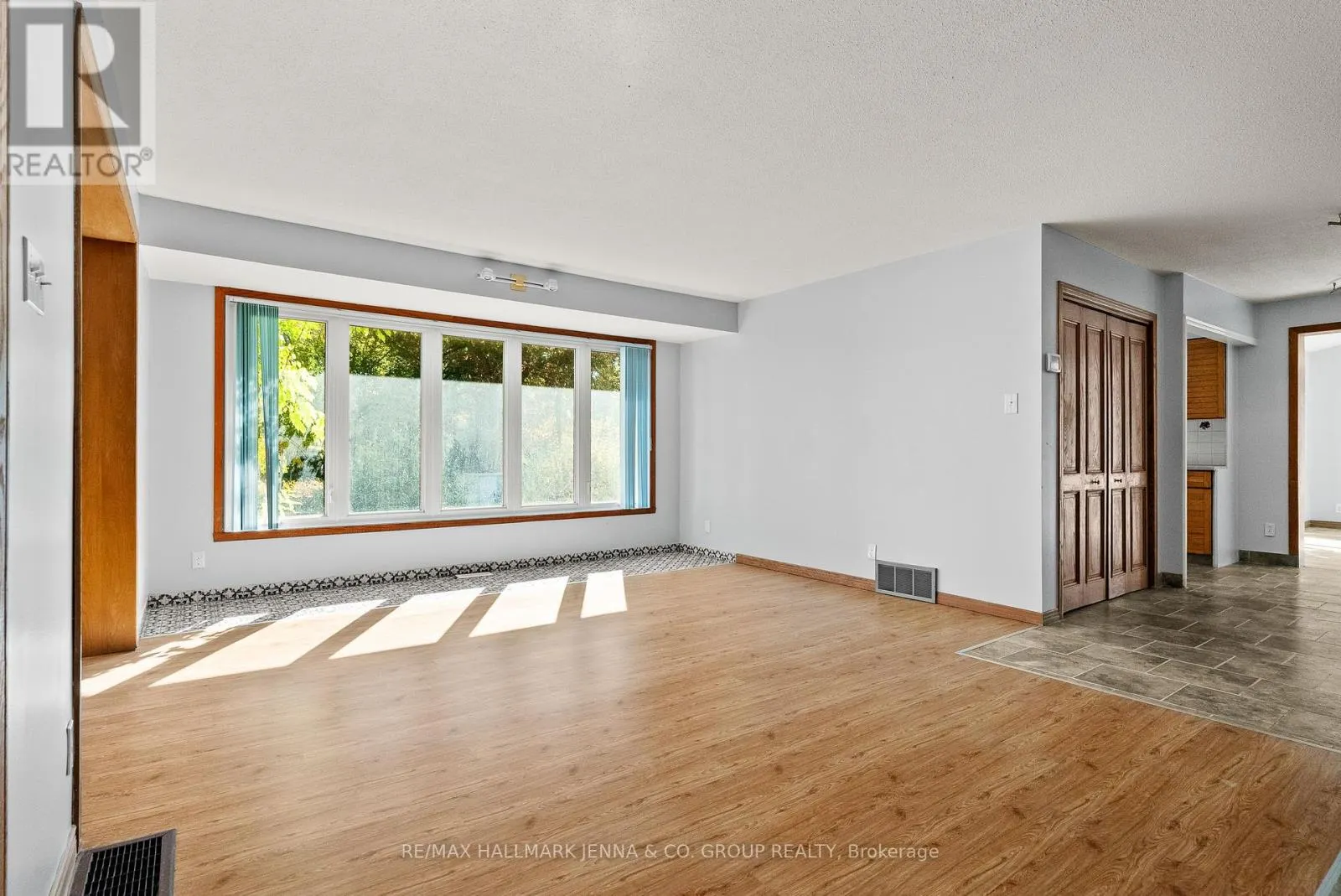 2928 SEGUIN ROAD