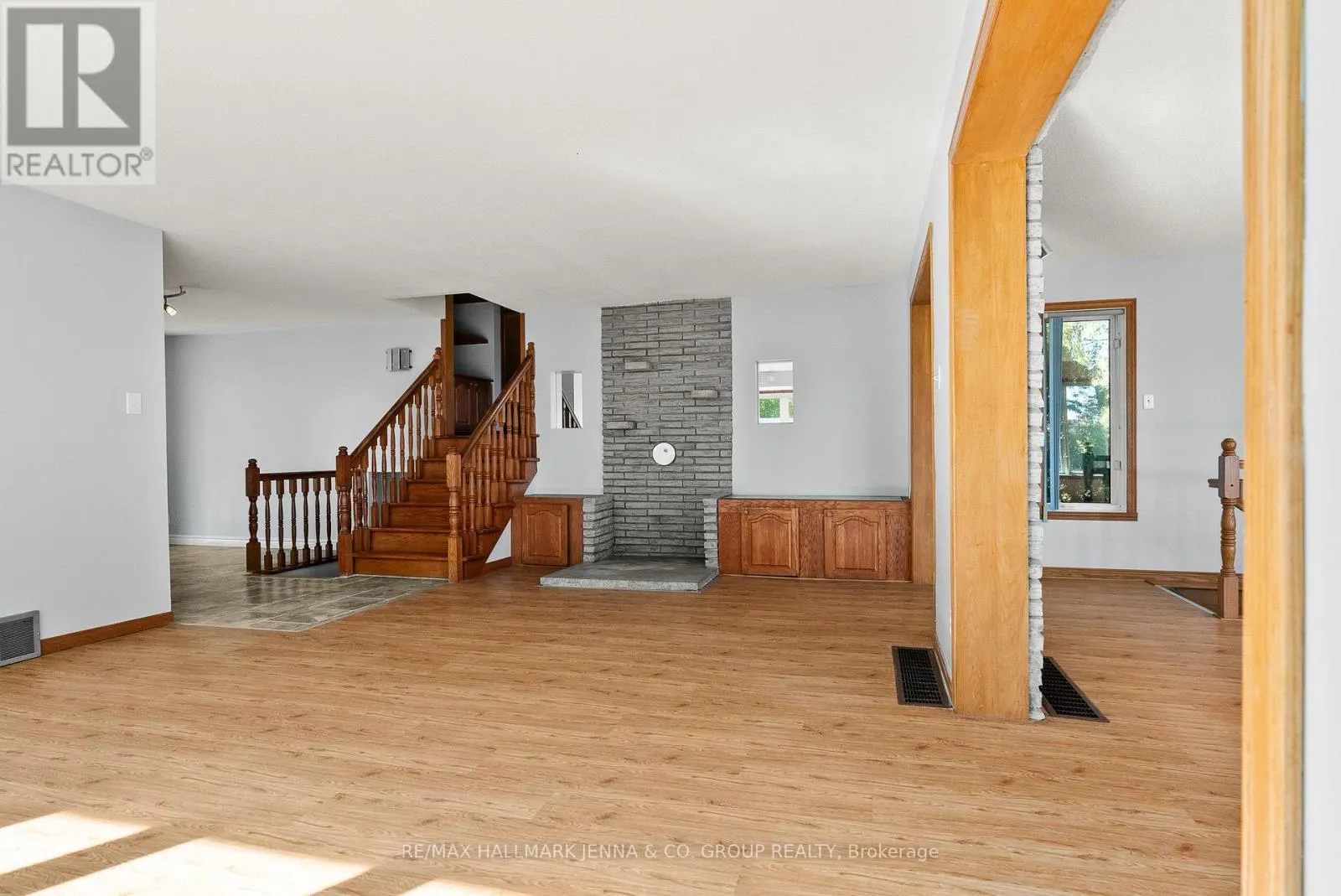 2928 SEGUIN ROAD