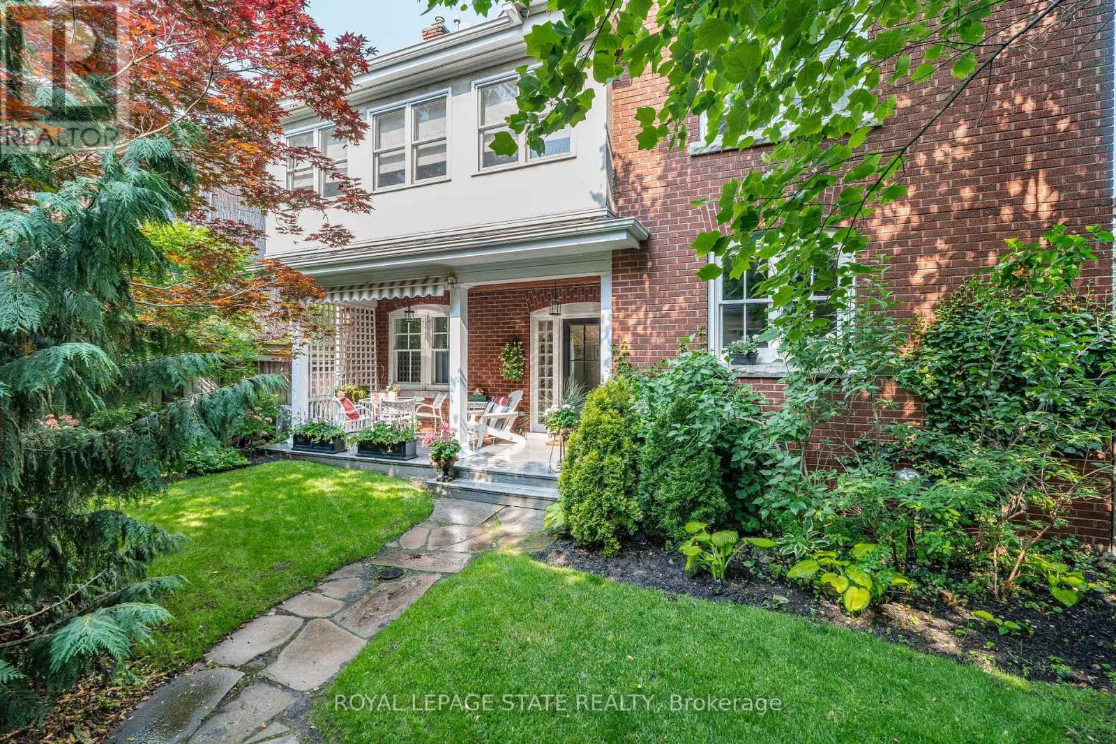 247 MACNAB STREET S