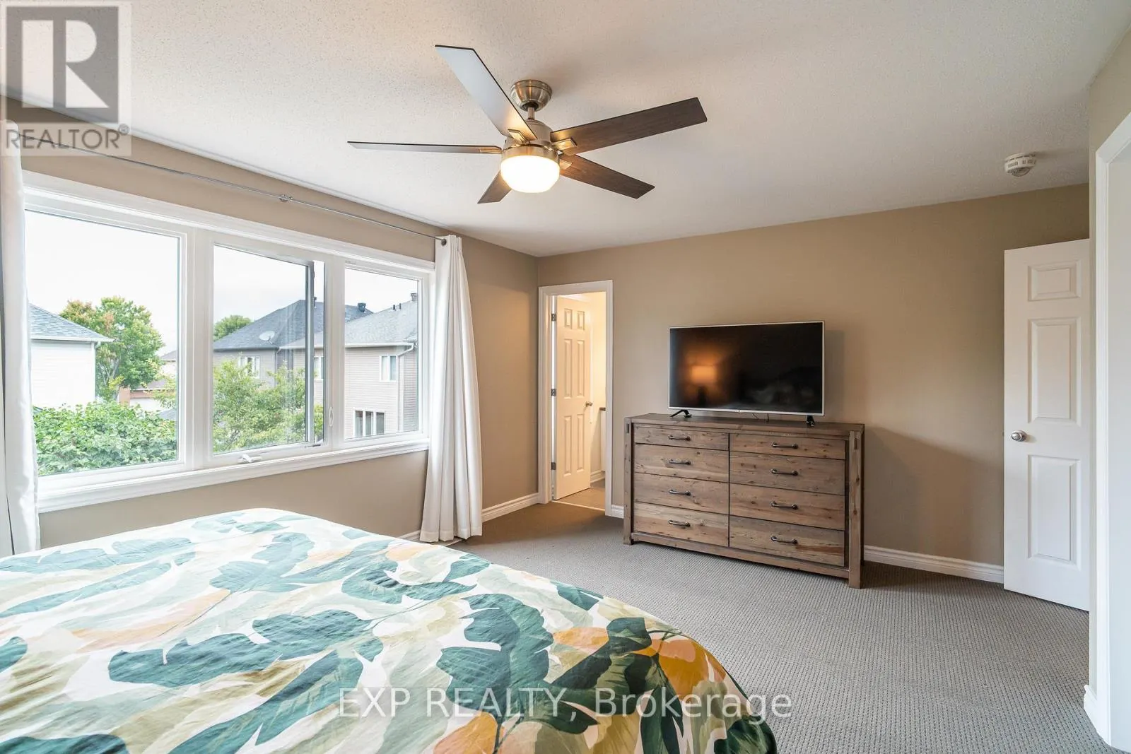 3545 WOODROFFE AVENUE