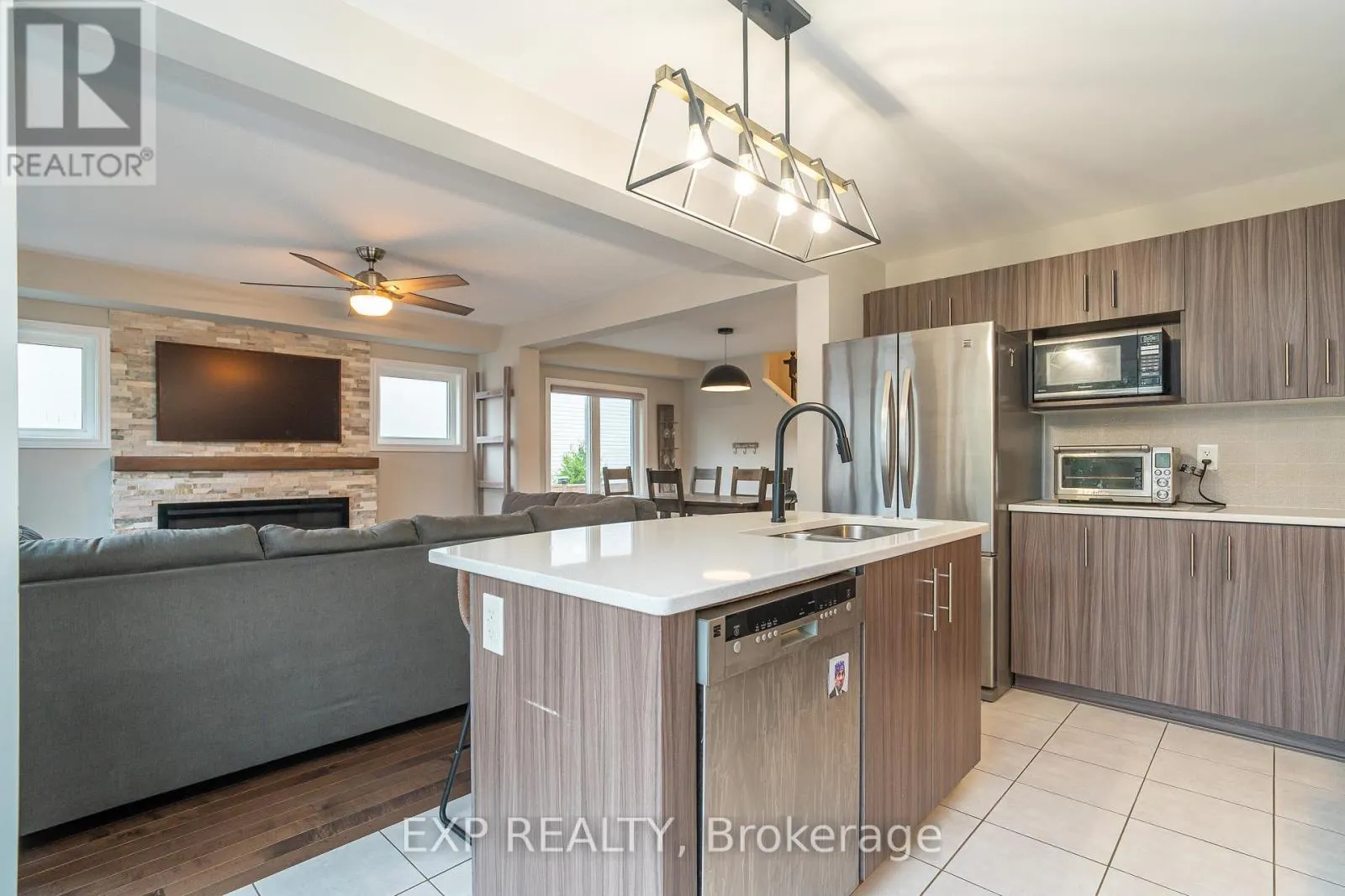 3545 WOODROFFE AVENUE