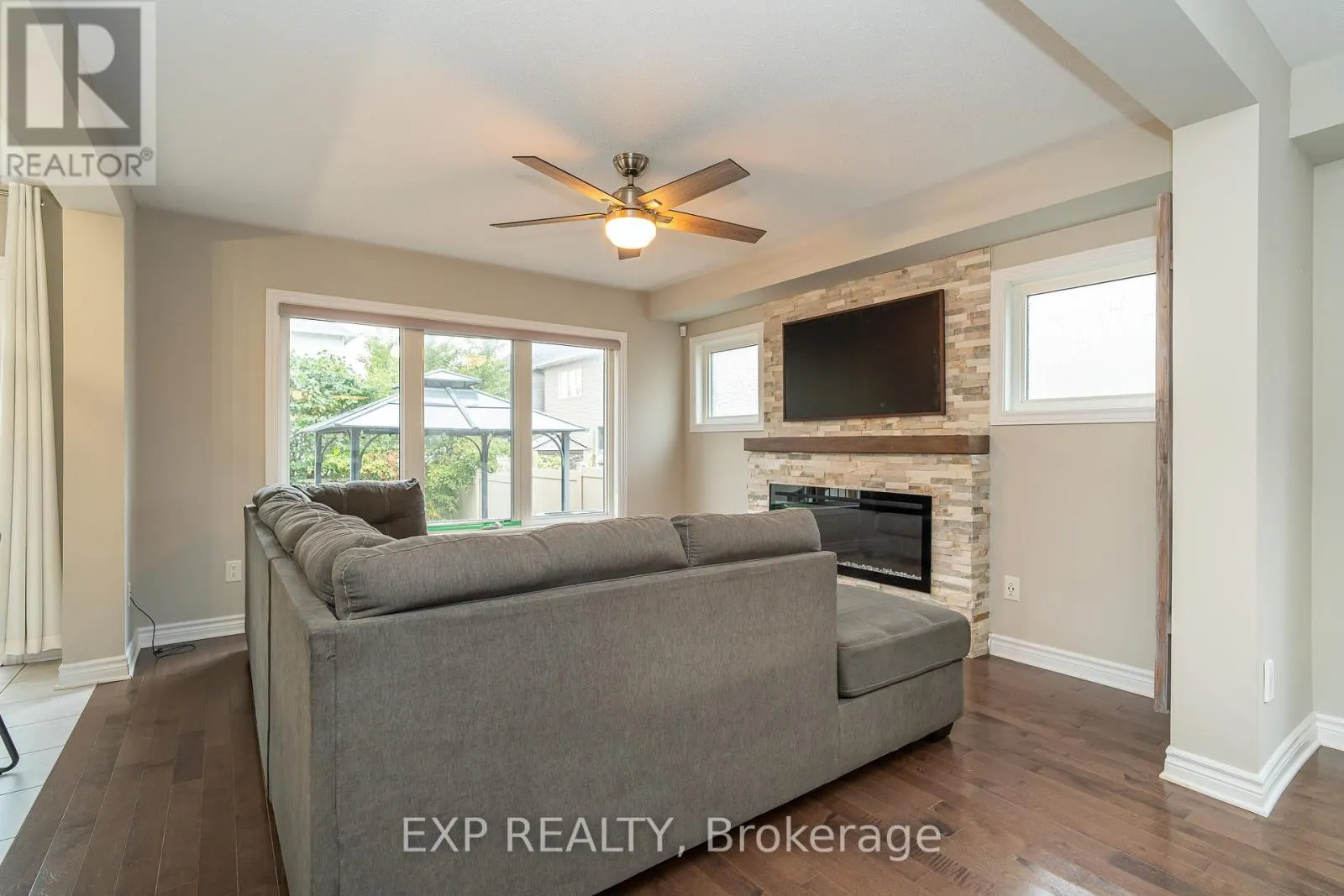 3545 WOODROFFE AVENUE