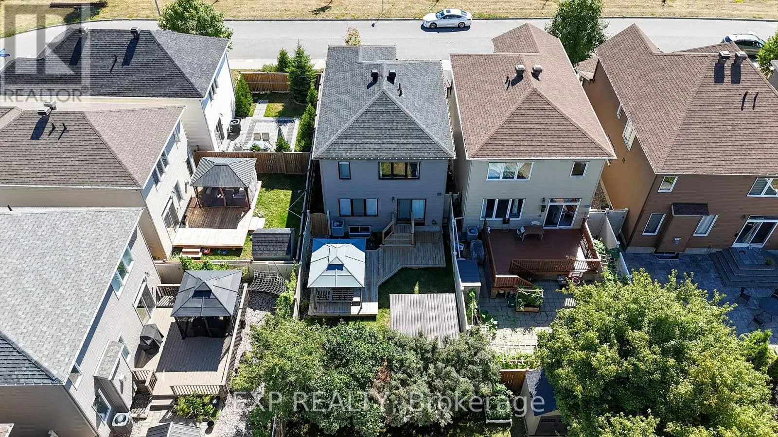 3545 WOODROFFE AVENUE