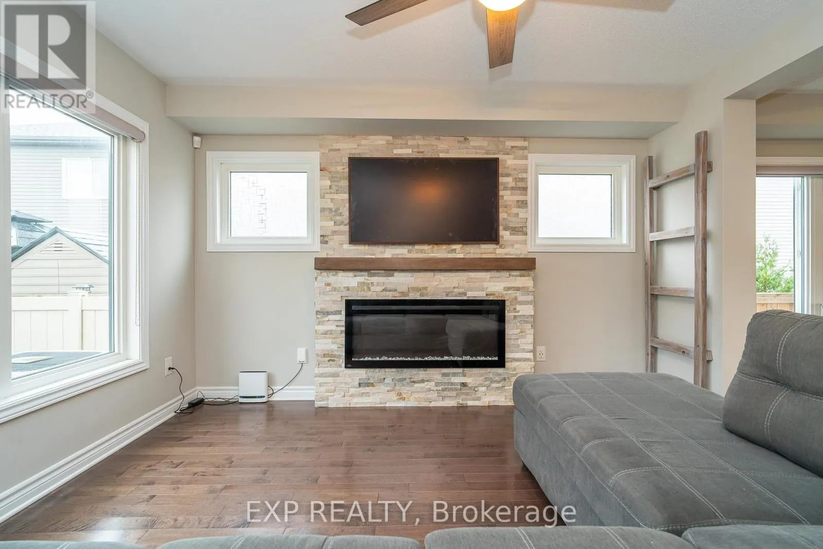 3545 WOODROFFE AVENUE