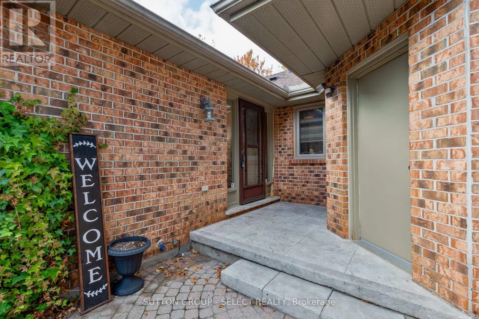 37 - 1443 COMMISSIONERS ROAD W, #37