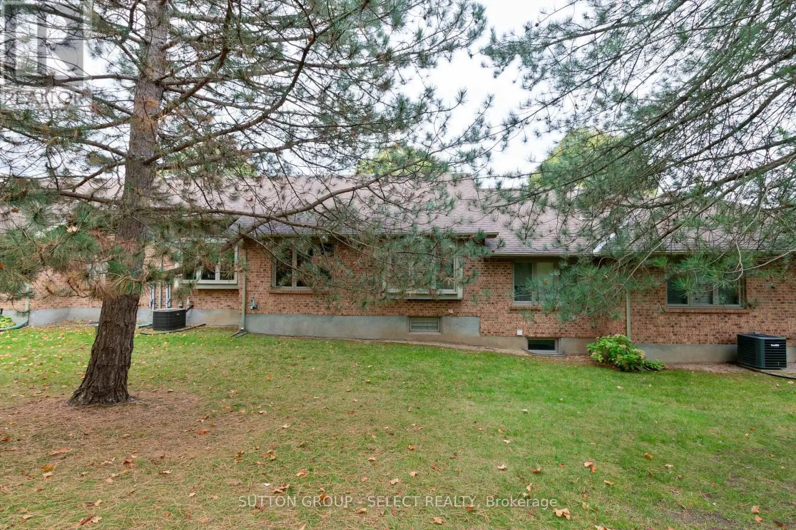 37 - 1443 COMMISSIONERS ROAD W, #37