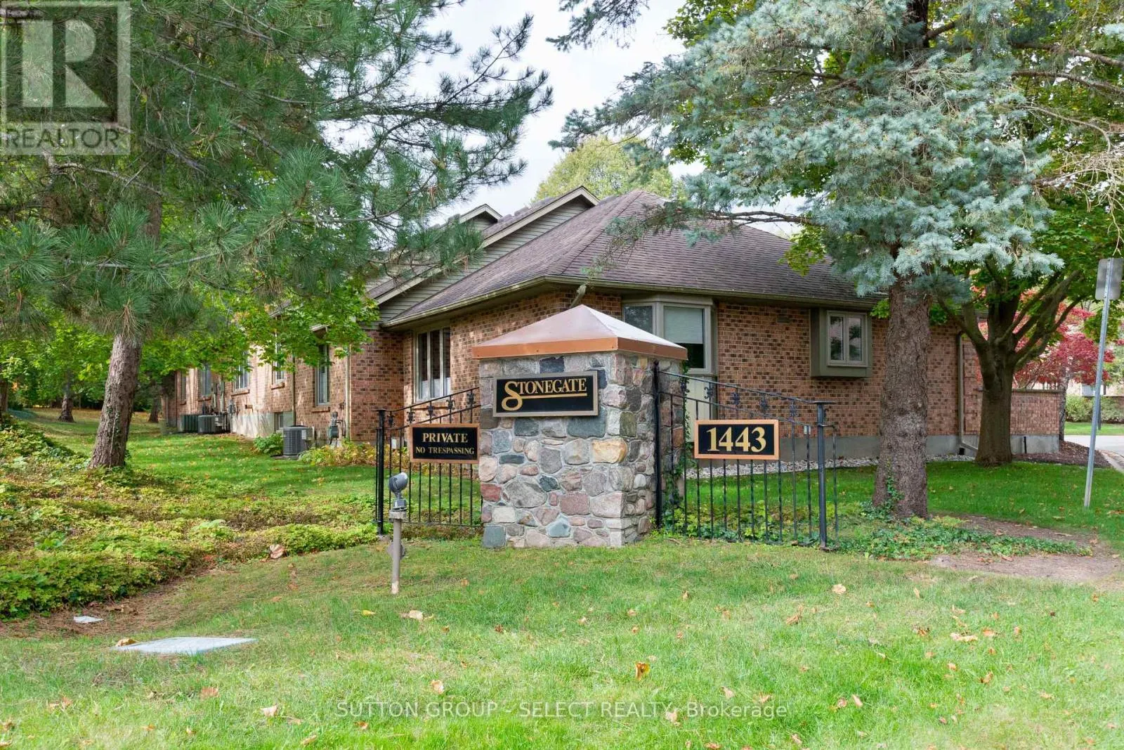 37 - 1443 COMMISSIONERS ROAD W, #37