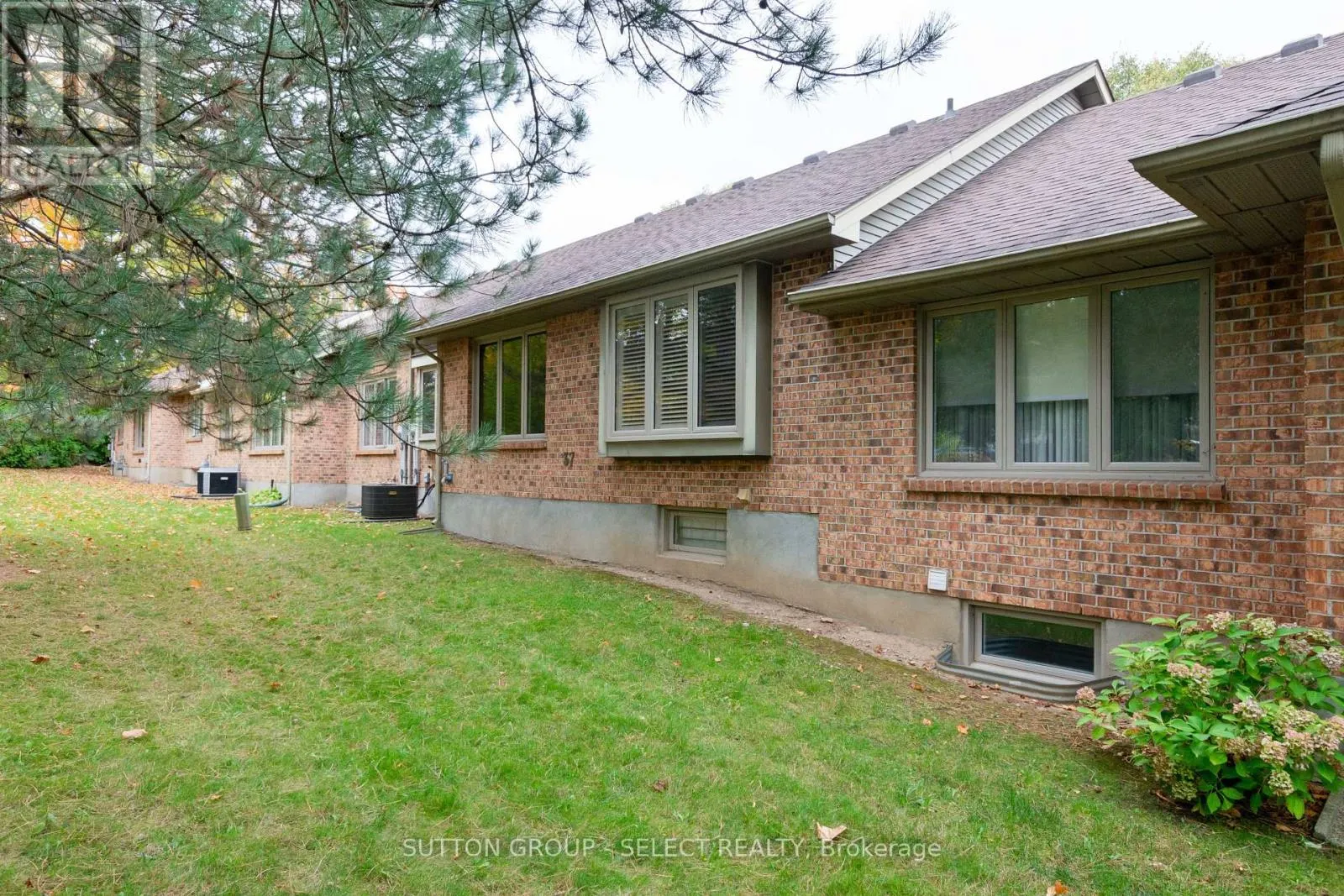 37 - 1443 COMMISSIONERS ROAD W, #37