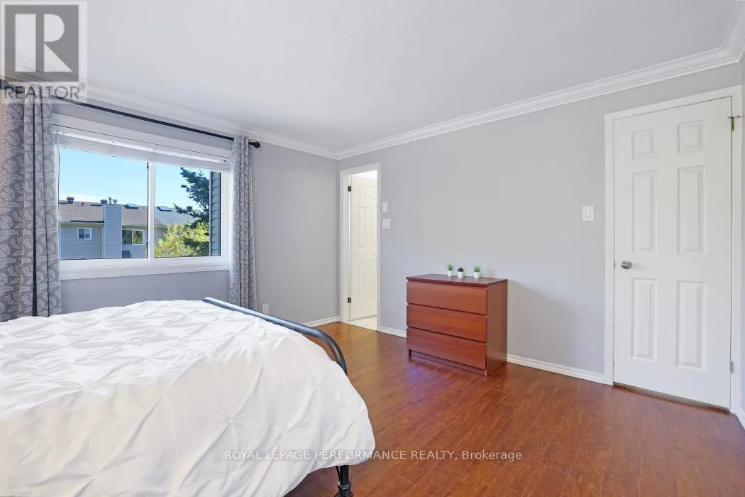 21 ARBORDALE CRESCENT
