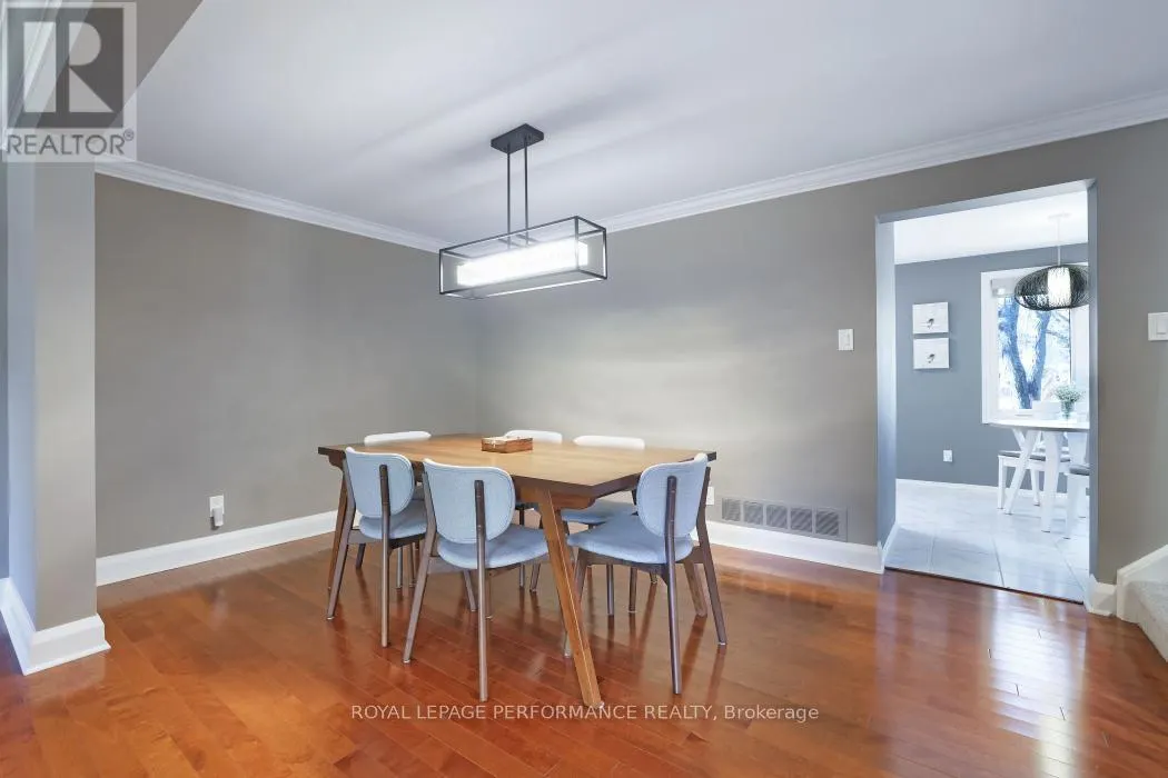 21 ARBORDALE CRESCENT