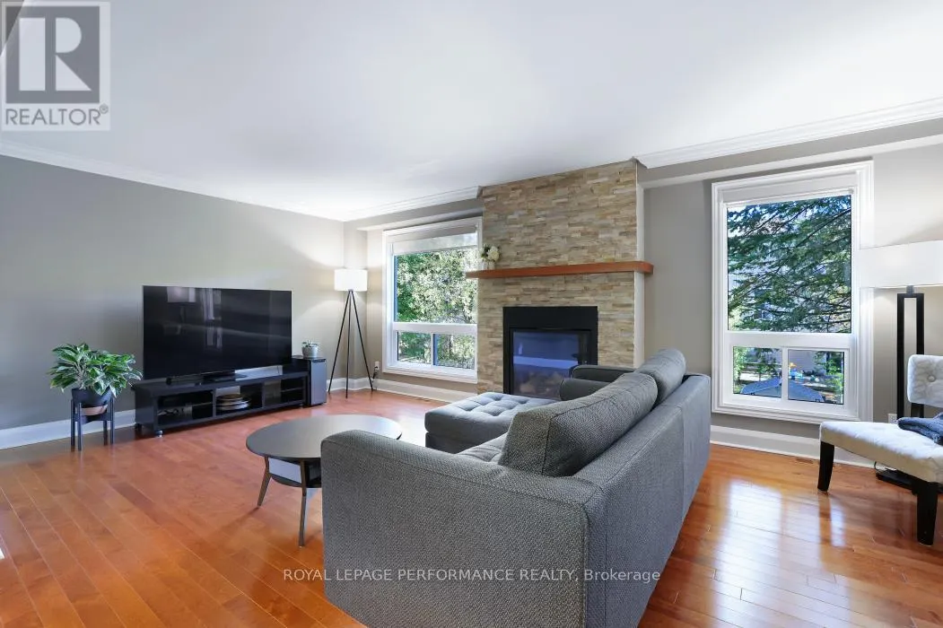 21 ARBORDALE CRESCENT