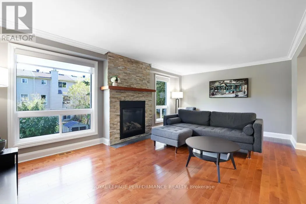 21 ARBORDALE CRESCENT