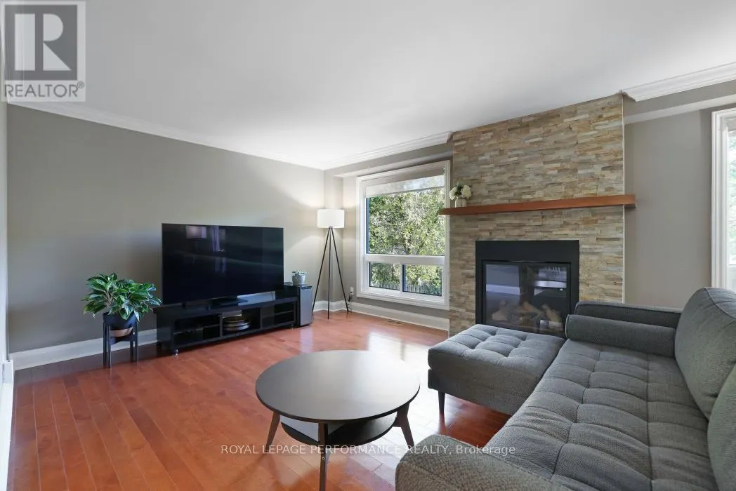 21 ARBORDALE CRESCENT