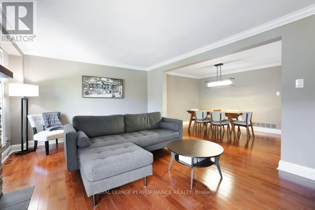 21 ARBORDALE CRESCENT