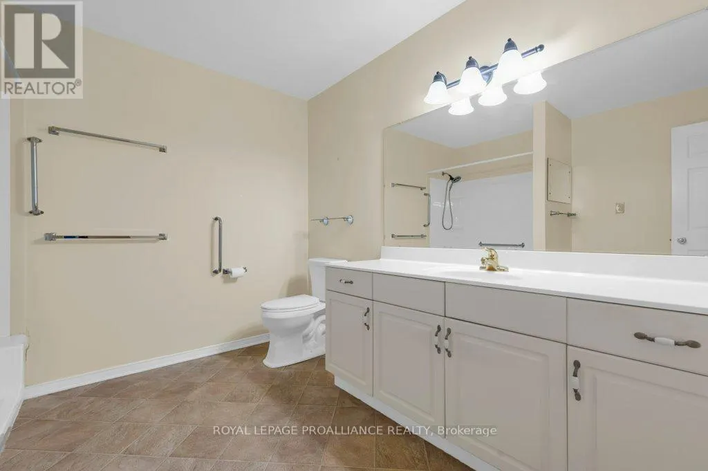121 - 52 TRIPP BOULEVARD, #121