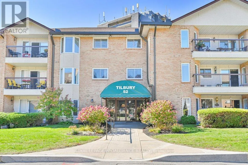 121 - 52 TRIPP BOULEVARD, #121