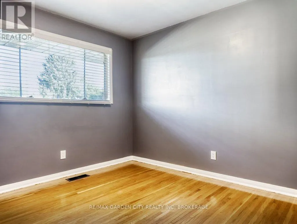 1011 LAKESHORE ROAD W