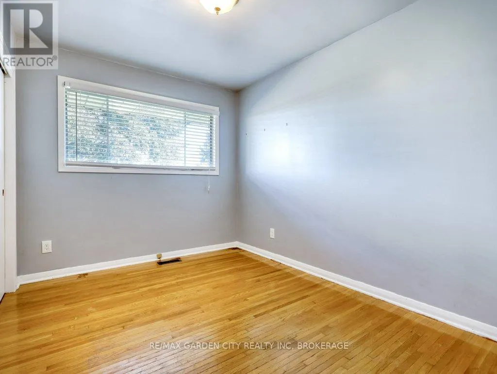 1011 LAKESHORE ROAD W