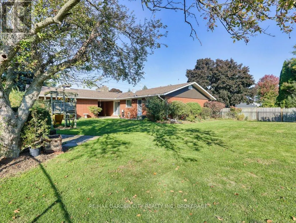 1011 LAKESHORE ROAD W