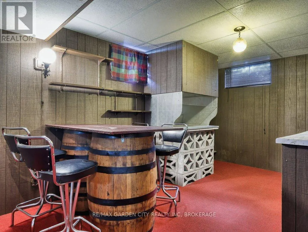 1011 LAKESHORE ROAD W