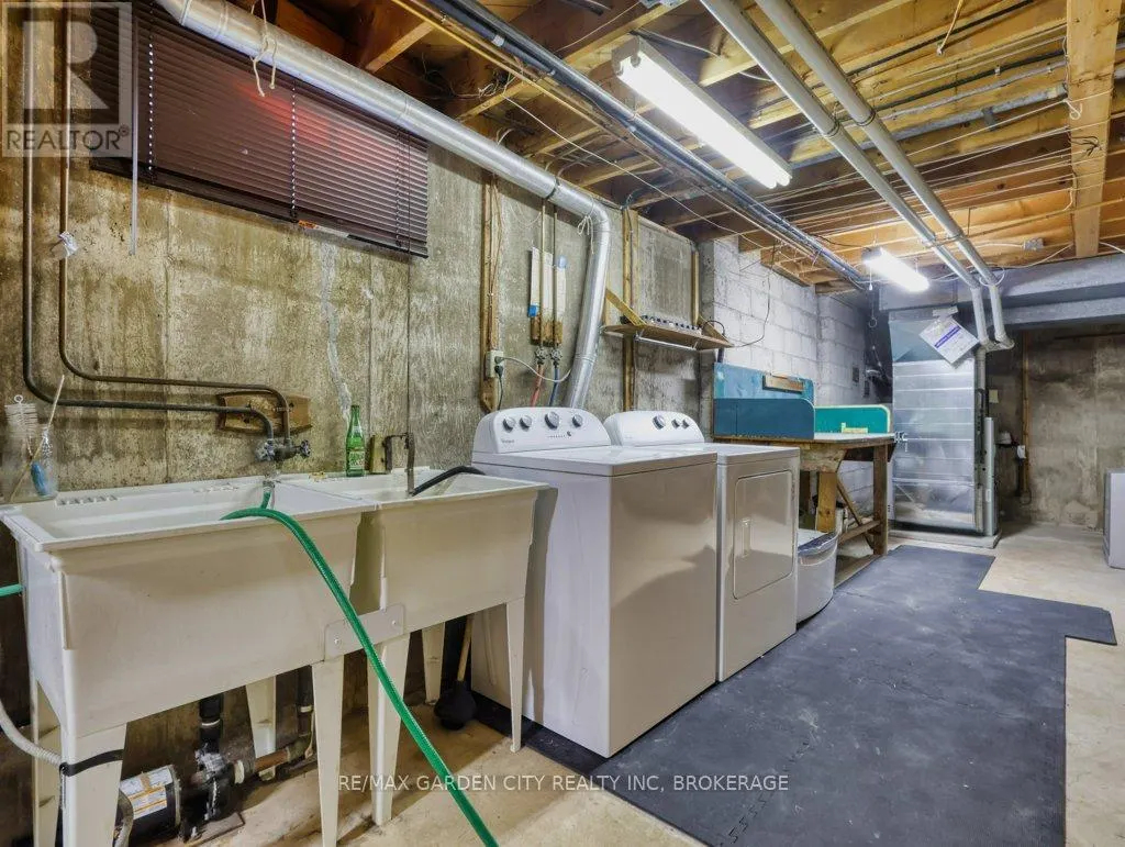 1011 LAKESHORE ROAD W